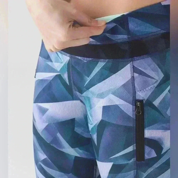 Lululemon Leggings Size 6 Inspire Tight II Full-On Luxtreme Pretty Prism - Picture 2 of 8